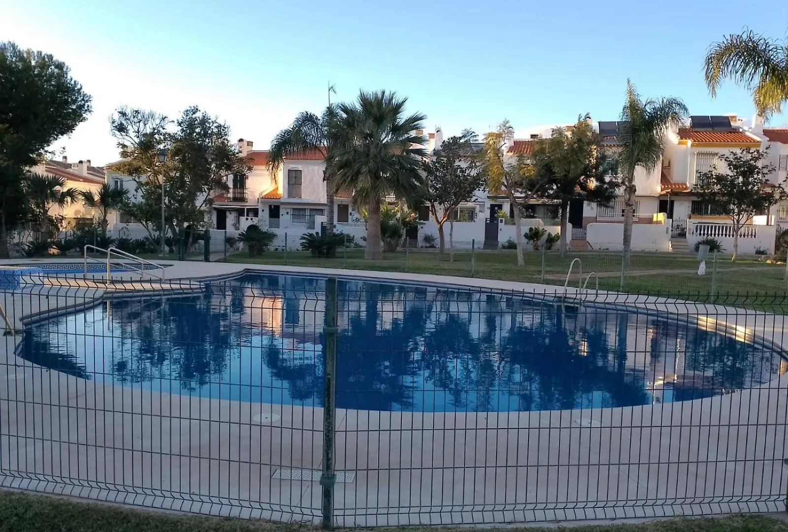 Chalet Adosado Con Piscina Caleta De Velez